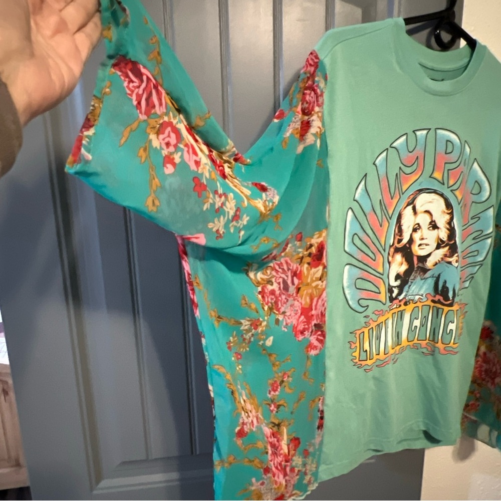 Upscale Dolly Parton T-Shirt Kimono-one size fits most - Picture 4 of 8